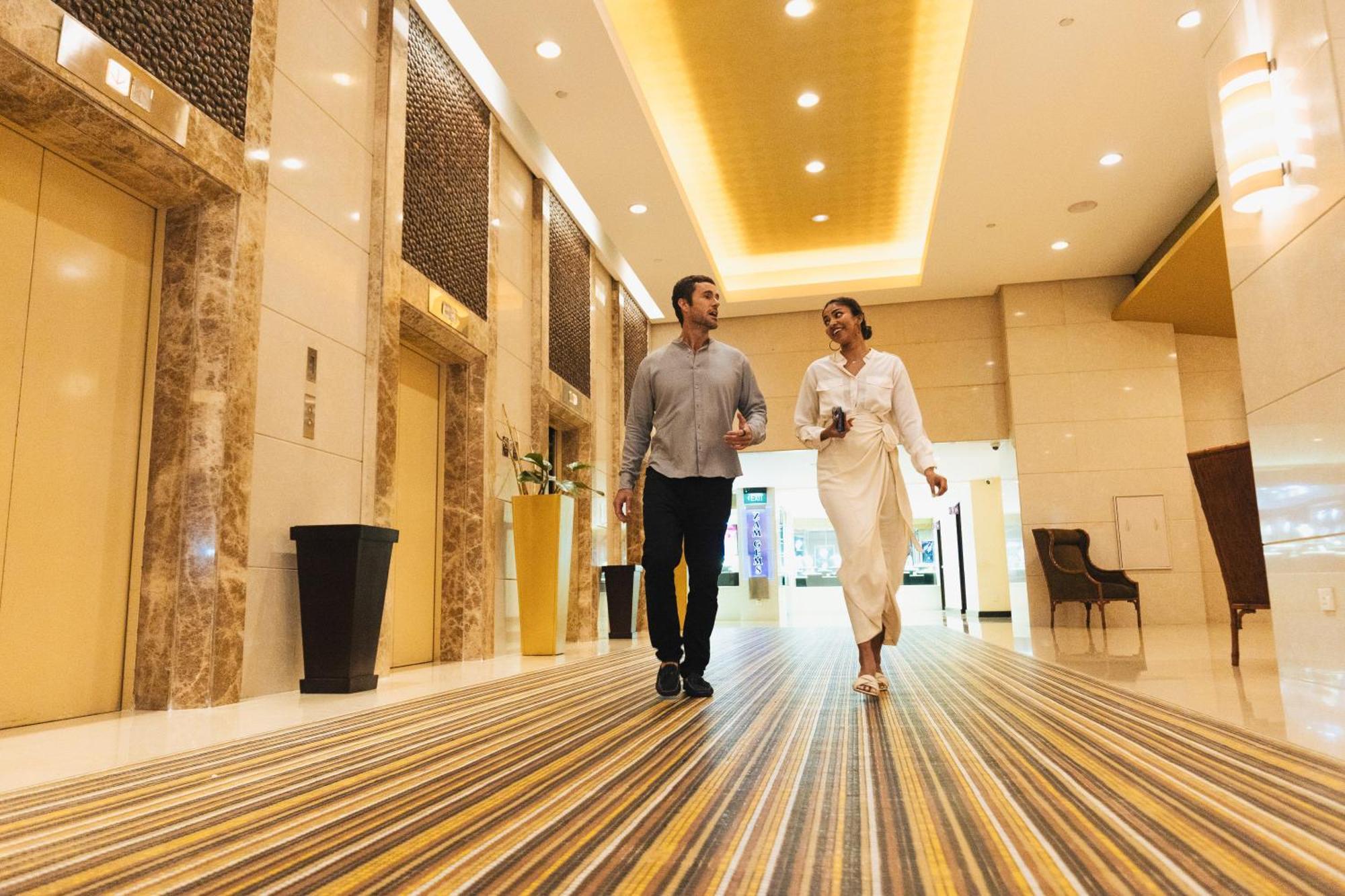 Cinnamon Lakeside Colombo Exterior foto The lobby of the hotel
