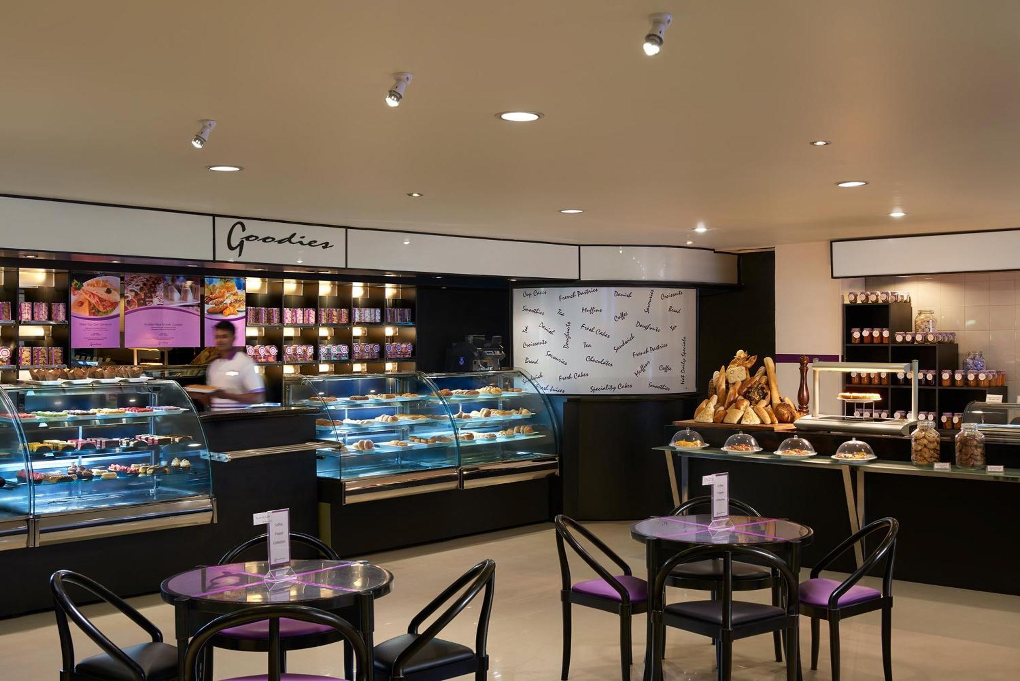 Cinnamon Lakeside Colombo Exterior foto A pastry shop in Kuala Lumpur, Malaysia