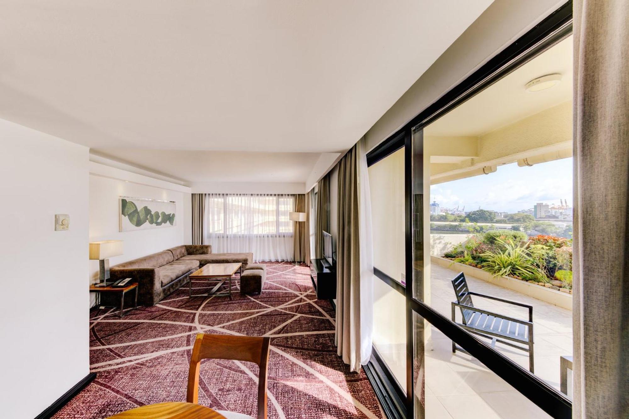 Cinnamon Lakeside Colombo Exterior foto A suite at the Hilton San Francisco