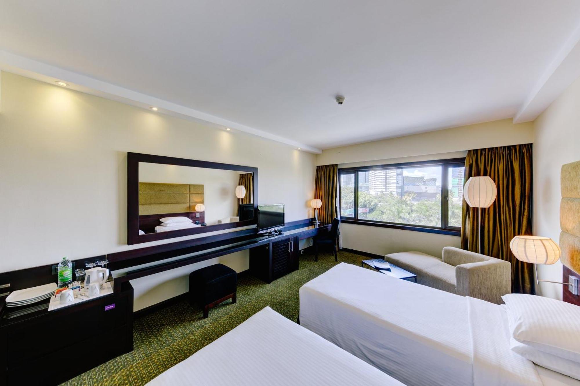 Cinnamon Lakeside Colombo Exterior foto Deluxe Room